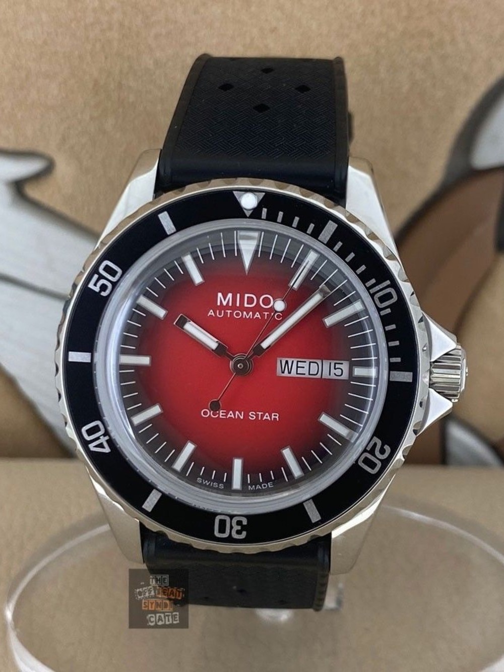Mido Ocean Star Tribute RARE RED Dial Automatic 40.5mm Diver Watch. Beautiful!!
